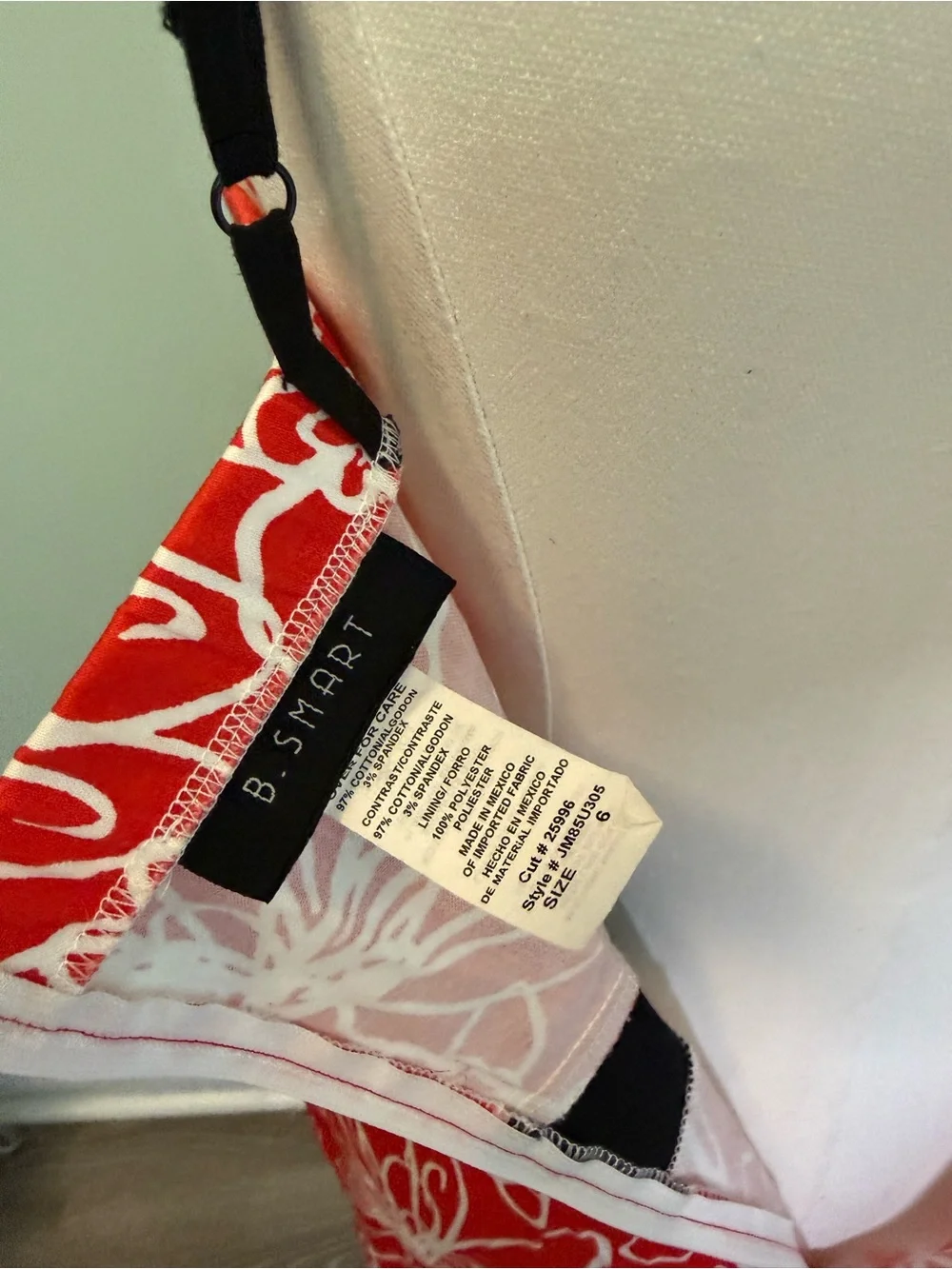 B. Smart Red & White Abstract Floral Mini Dress Black Bow Sweetheart Neck Size 6 - Picture 6 of 8